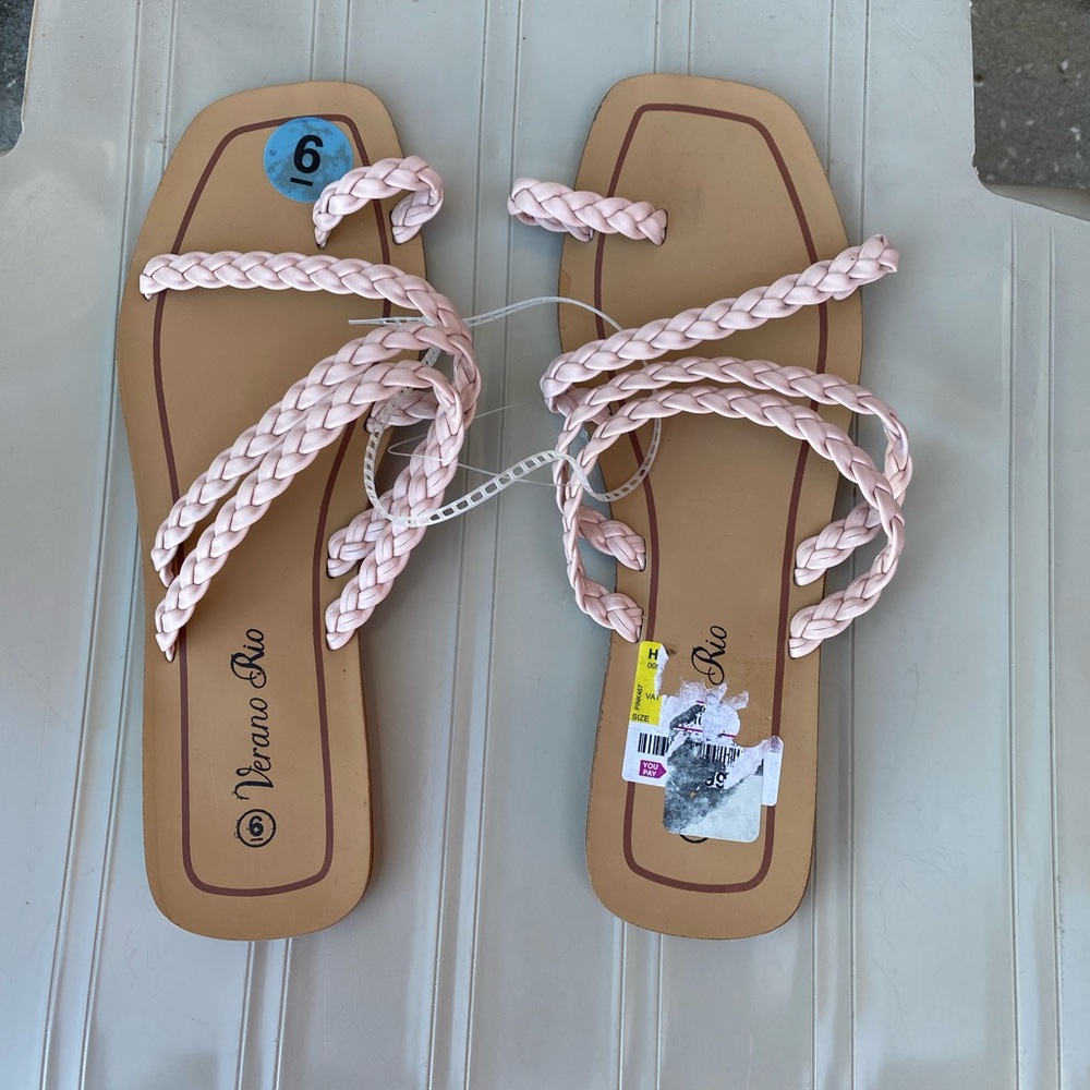 Pretty sandals in size 6